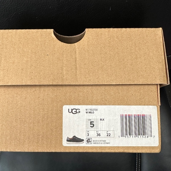 NIB! UGG Women's Casual Chrome Toe Sneaker Milo In Black Leather Size US5/EU36 - Picture 9 of 10